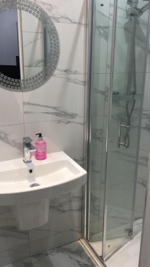 Hotel Grand Bleu - London - Next To Piccadilly Line Tube Station & Brand New Facilities Extérieur photo