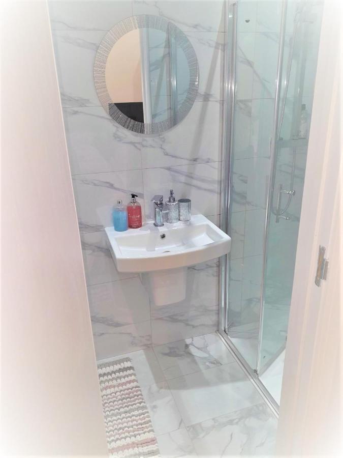 Hotel Grand Bleu - London - Next To Piccadilly Line Tube Station & Brand New Facilities Extérieur photo