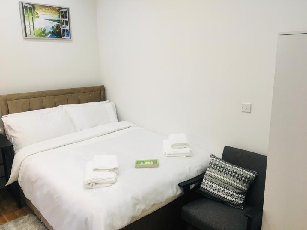 Hotel Grand Bleu - London - Next To Piccadilly Line Tube Station & Brand New Facilities Extérieur photo