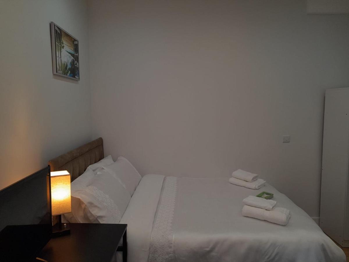 Hotel Grand Bleu - London - Next To Piccadilly Line Tube Station & Brand New Facilities Extérieur photo