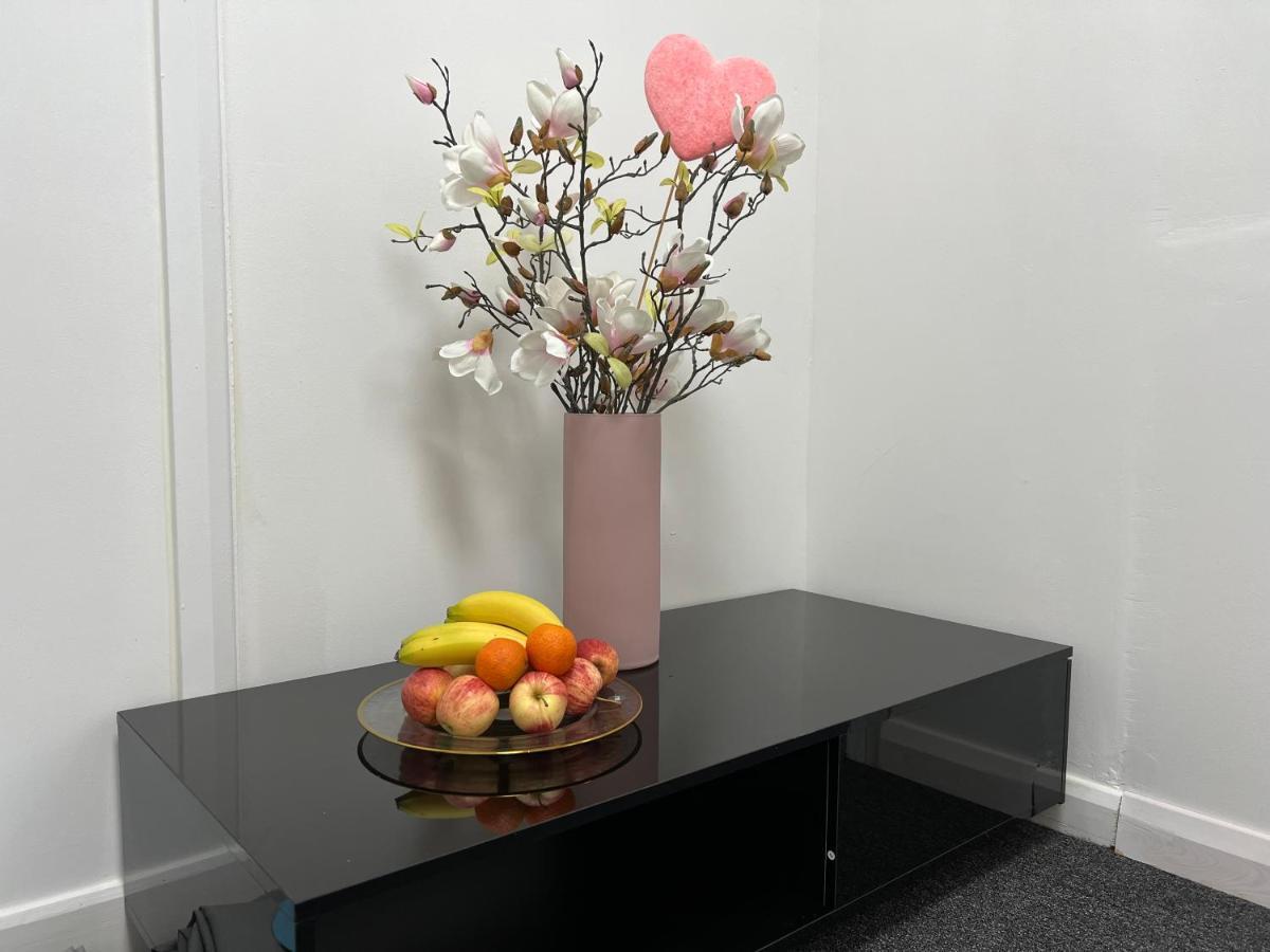 Hotel Grand Bleu - London - Next To Piccadilly Line Tube Station & Brand New Facilities Extérieur photo