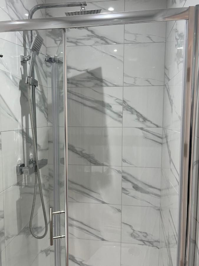 Hotel Grand Bleu - London - Next To Piccadilly Line Tube Station & Brand New Facilities Extérieur photo