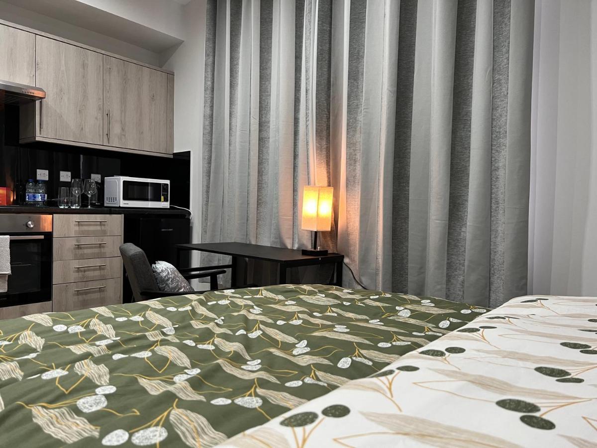 Hotel Grand Bleu - London - Next To Piccadilly Line Tube Station & Brand New Facilities Extérieur photo