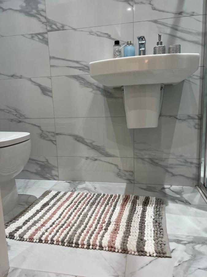 Hotel Grand Bleu - London - Next To Piccadilly Line Tube Station & Brand New Facilities Extérieur photo