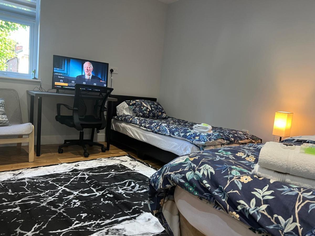 Hotel Grand Bleu - London - Next To Piccadilly Line Tube Station & Brand New Facilities Extérieur photo
