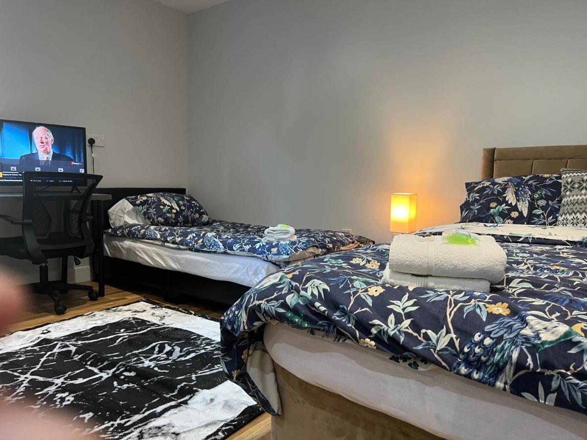 Hotel Grand Bleu - London - Next To Piccadilly Line Tube Station & Brand New Facilities Extérieur photo