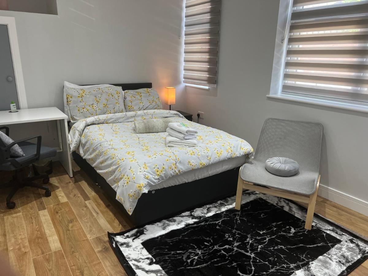 Hotel Grand Bleu - London - Next To Piccadilly Line Tube Station & Brand New Facilities Extérieur photo