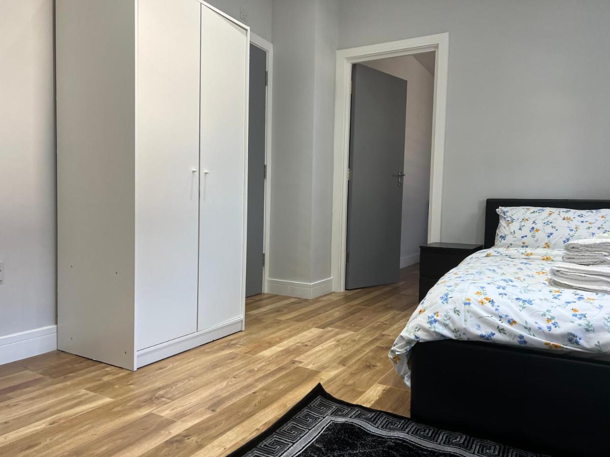 Hotel Grand Bleu - London - Next To Piccadilly Line Tube Station & Brand New Facilities Extérieur photo