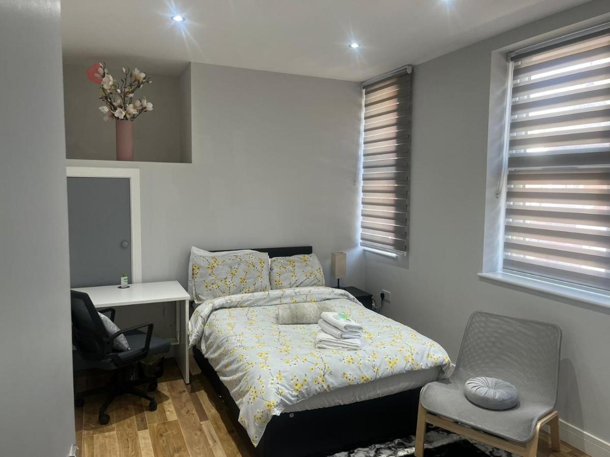 Hotel Grand Bleu - London - Next To Piccadilly Line Tube Station & Brand New Facilities Extérieur photo