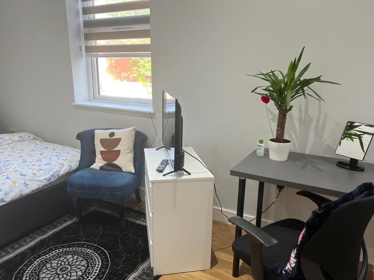 Hotel Grand Bleu - London - Next To Piccadilly Line Tube Station & Brand New Facilities Extérieur photo