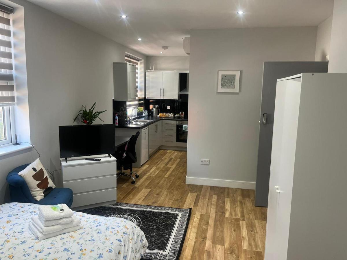 Hotel Grand Bleu - London - Next To Piccadilly Line Tube Station & Brand New Facilities Extérieur photo